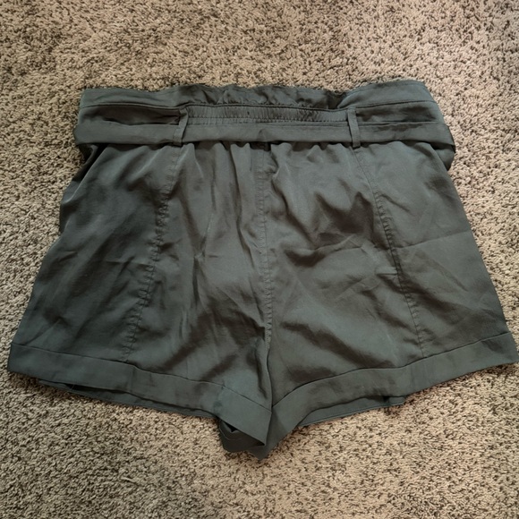 Express button shorts - Picture 4 of 5